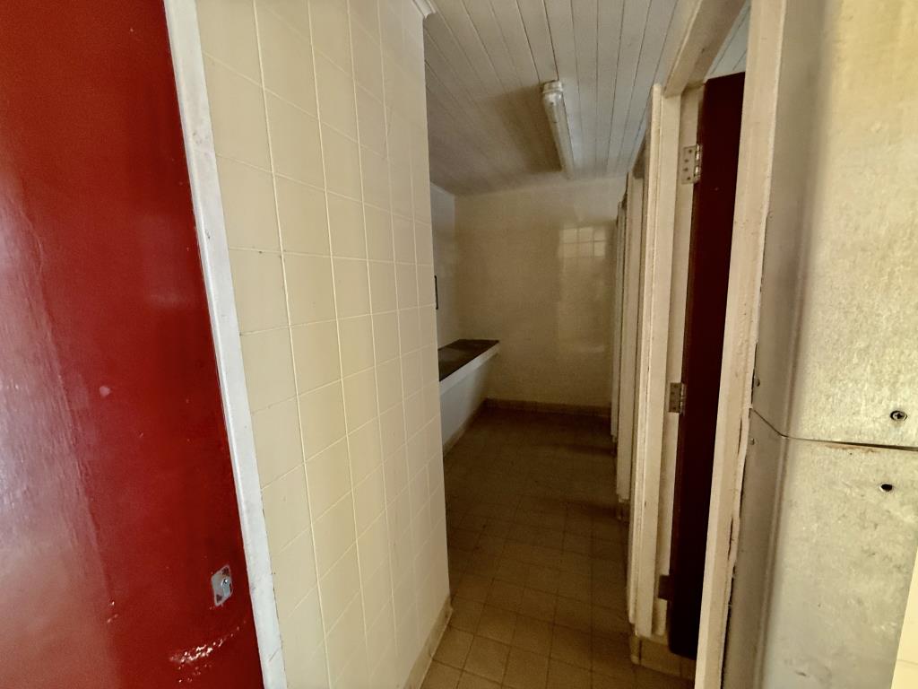 Lot: 36 - FORMER PUBLIC CONVENIENCES WITH POTENTIAL - Ladies WC